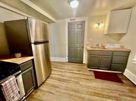 Building Photo - 121 Sumner Ave