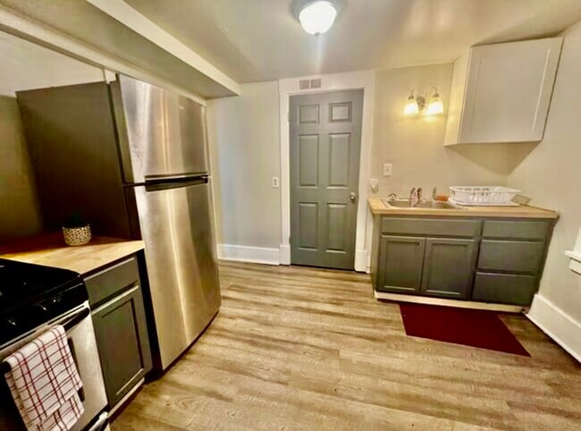 Building Photo - 121 Sumner Ave