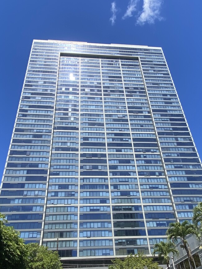 Building Photo - 1009 Kapiolani Blvd