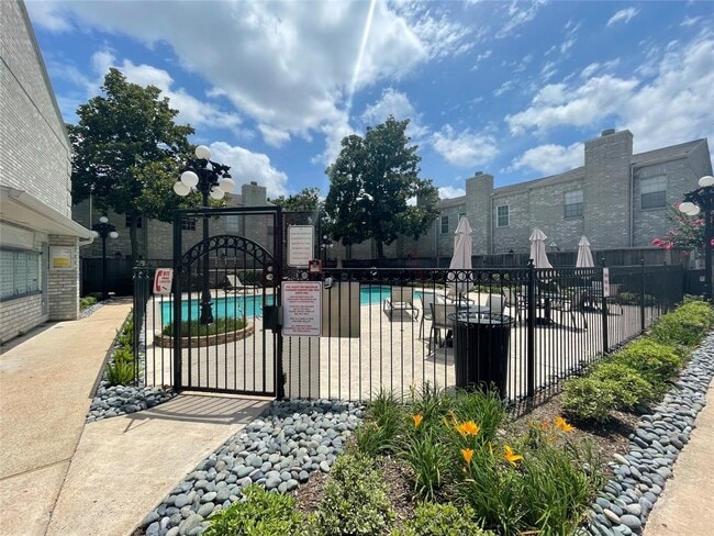 Building Photo - 3780 Tanglewilde St