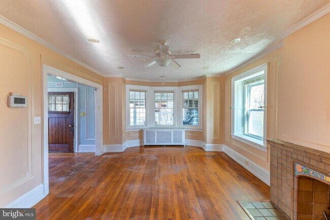 Building Photo - 2216 Georges Ln