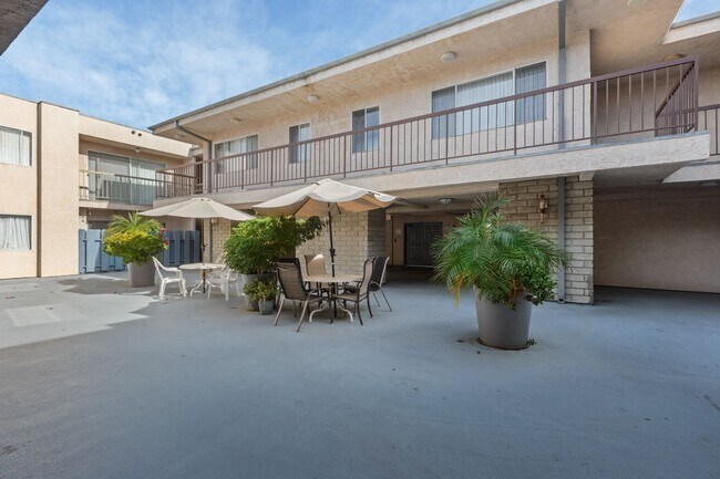 Building Photo - 7233 Loma Verde Ave