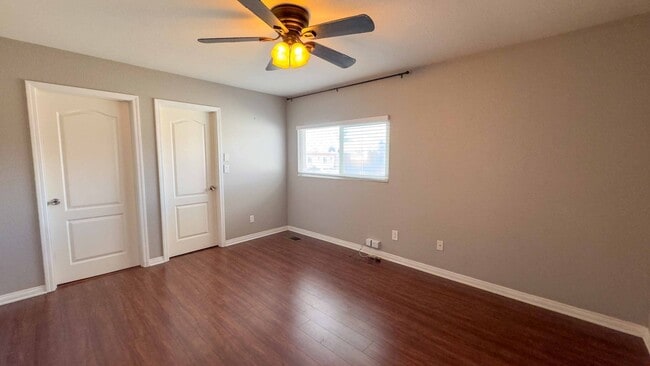 Building Photo - Enjoy Half Off Your First Month's Rent! 3-bedroom, 2.5-bath Split-Level Condo