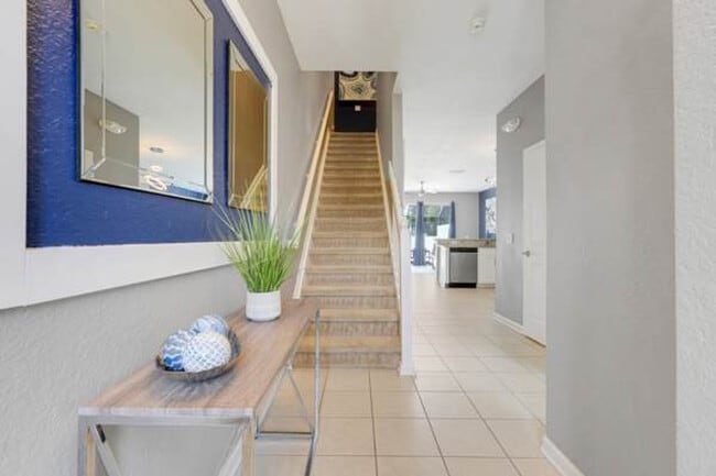 Building Photo - 2530 Maneshaw Ln