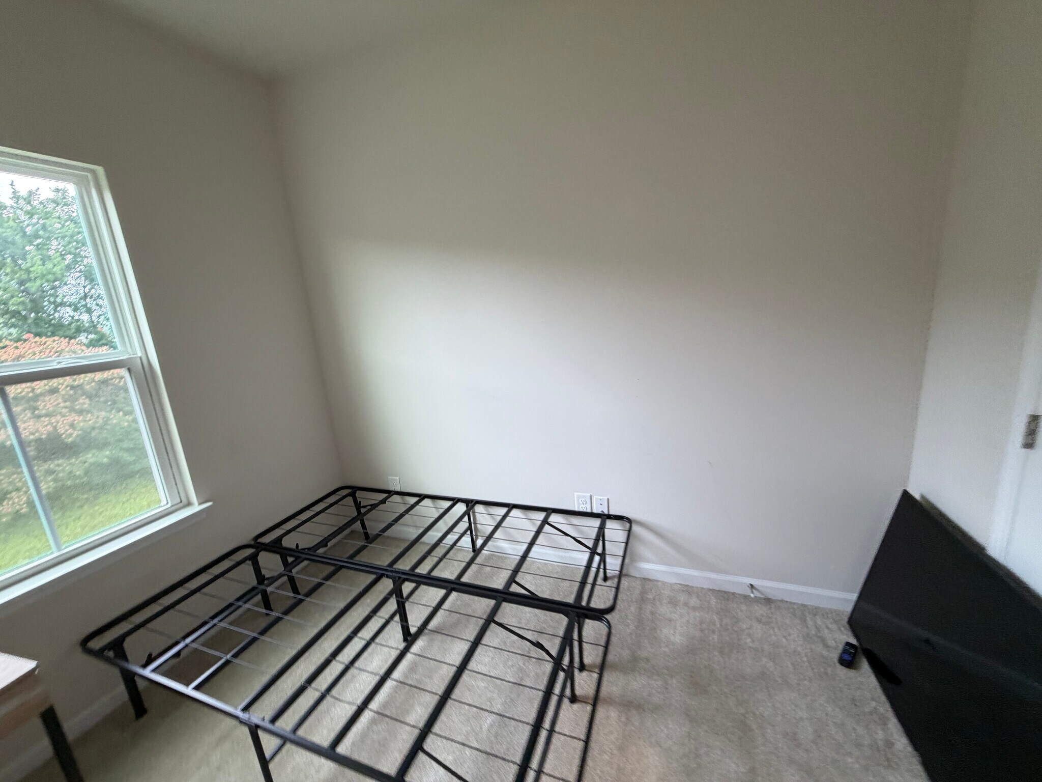 Building Photo - Room in Townhome on Beeler Ln