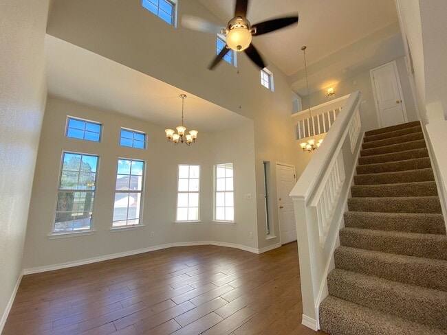 Building Photo - Beautiful North Hills Refrig A/C Home with Pool!