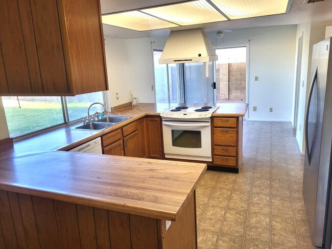 Building Photo - 18243 N 43rd Dr