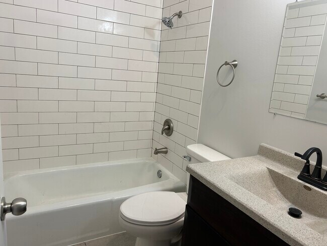 Building Photo - 137 S Batavia Ave