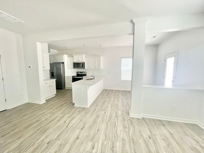 Building Photo - 3 br Paired Home minutes from I-77 and I-40 READY MARCH 24TH