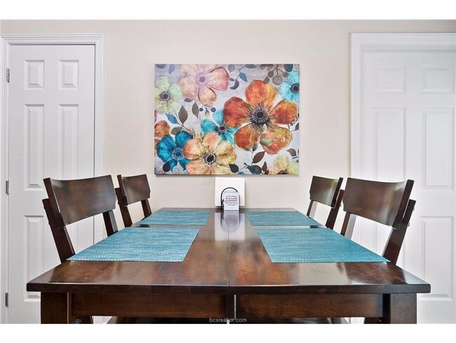 Building Photo - River Oaks #605