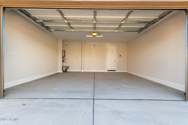 Building Photo - 17651 W Palo Verde Dr