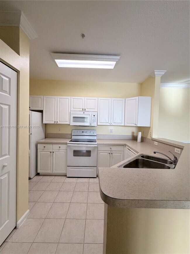 Building Photo - 4602 SW 160th Ave