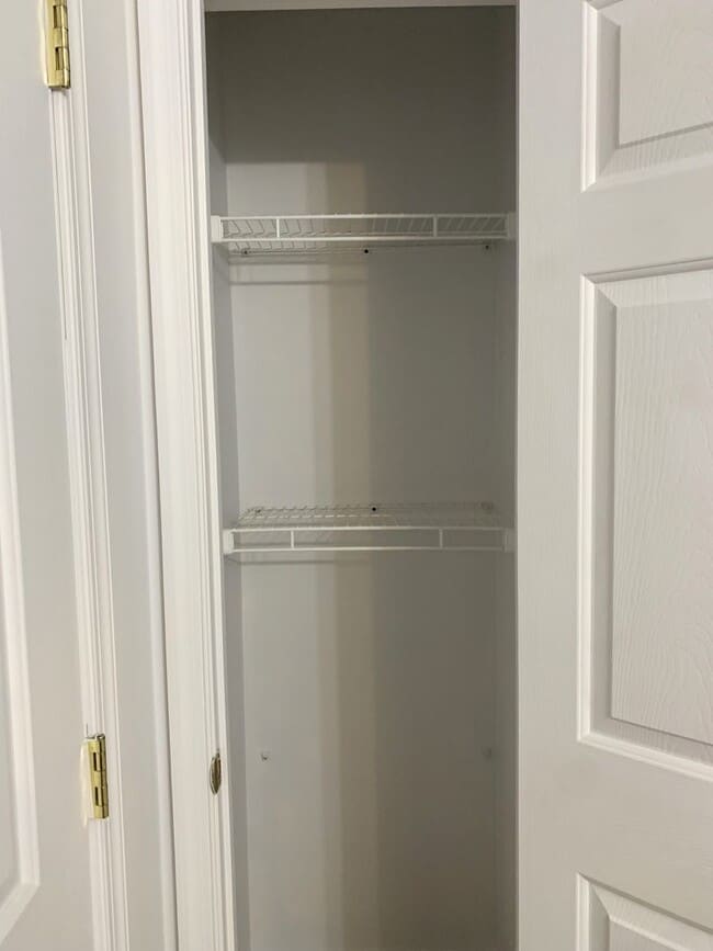 Building Photo - PERFECT COLLEGE RENTAL ONLY A HALF MILE FR...