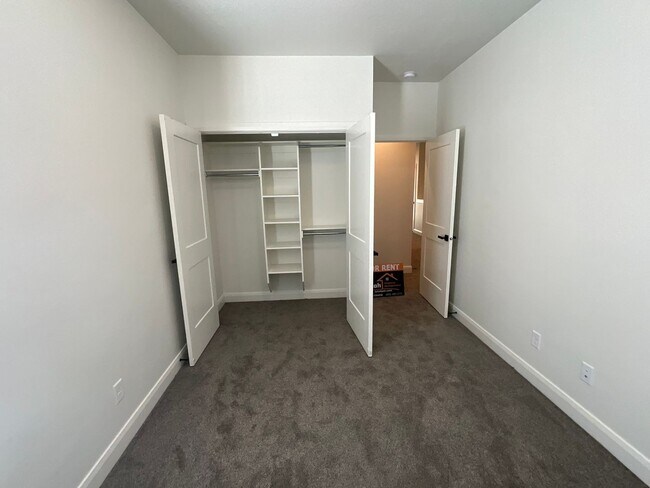 Building Photo - 4012 Burch Creek Dr