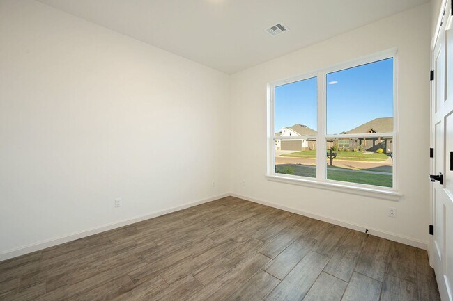 Building Photo - 5017 Misty Wood Ln