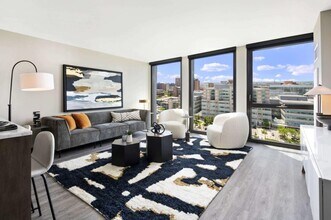Building Photo - 0 bedroom in Chicago IL 60612