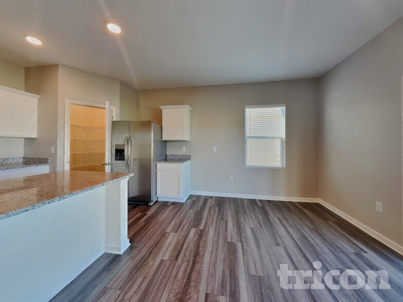 Building Photo - 152 Gladstone Loop