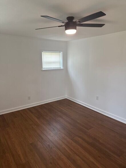 Building Photo - 1032 Oak Ave