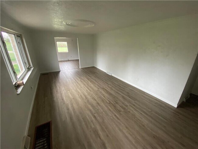 Building Photo - 168 Talbott Dr