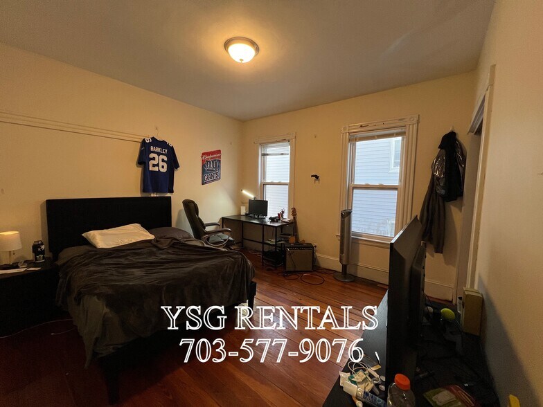 Building Photo - 9 Sunset St