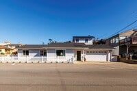 Building Photo - 2 bed 2 bath home two blocks from beach-pet friendly!