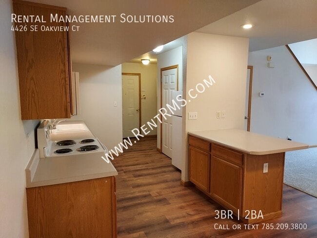 Building Photo - 4426 SE Oakview Ct