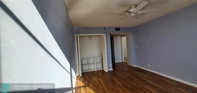 Building Photo - 3095 N Course Dr