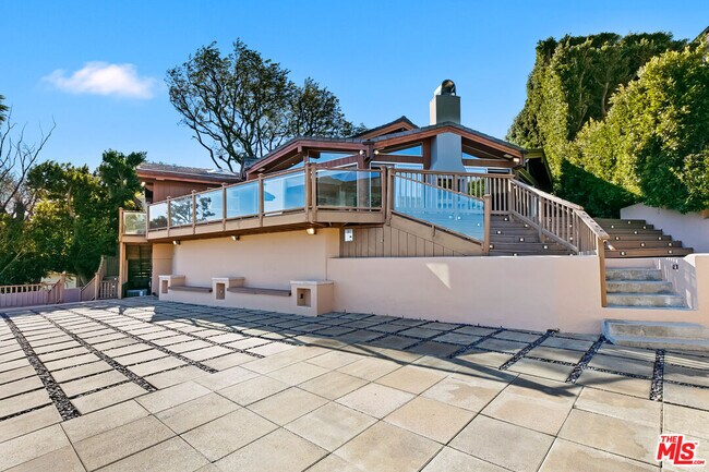 Building Photo - 4970 Latigo Canyon Rd