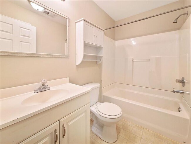 Building Photo - 140 Brook Cir SE