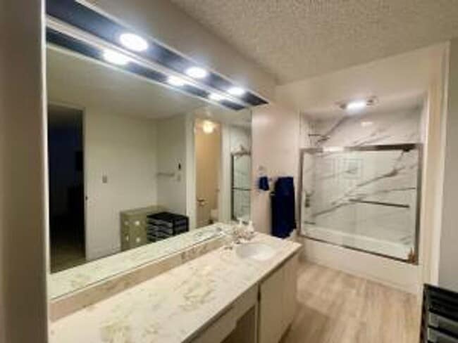 Building Photo - 6 MONTHS SHORT TERM RENTAL FURNISHED CONDO AVAILABLE