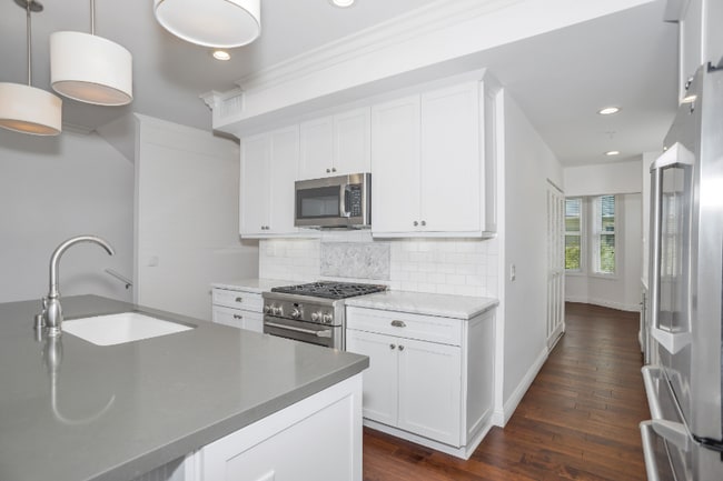 Building Photo - 7716 Ivanhoe Ave