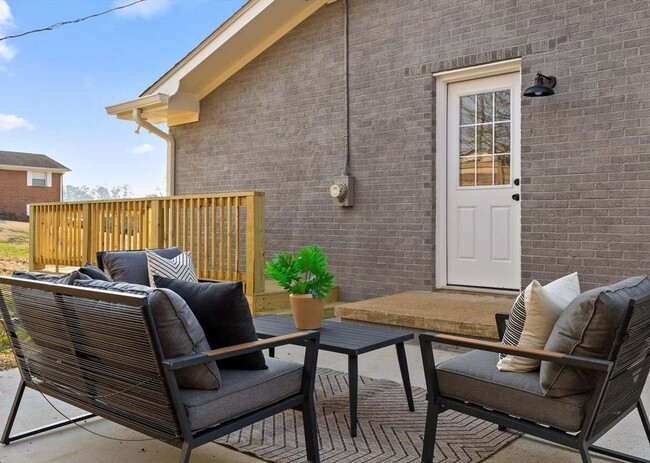 Building Photo - Charming Chattanooga Home in Prime Location!