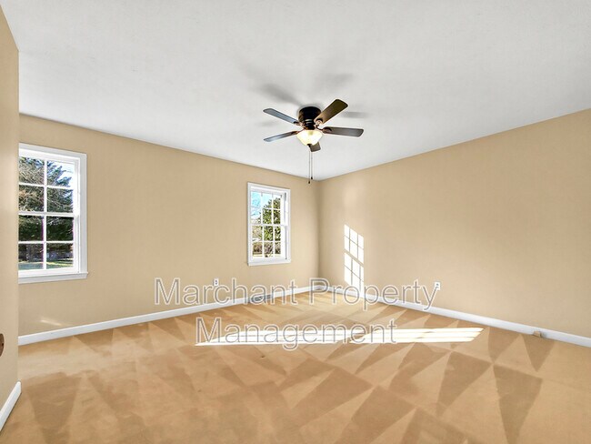 Building Photo - 100 Pine Wood Dr