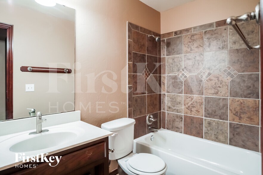 Building Photo - 17100 Holly Burn Cir