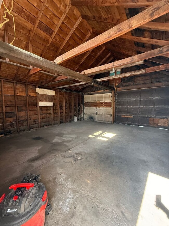 Building Photo - 2551 S Main St