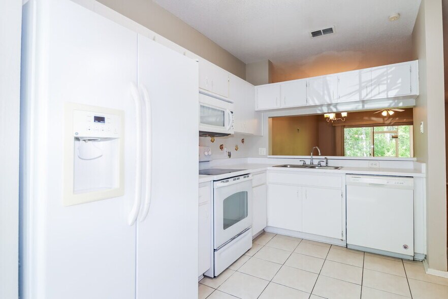 Building Photo - 5512 Carrollwood Key Dr