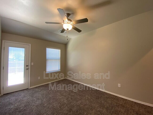 Building Photo - 5220 Oakwood Villa Ct