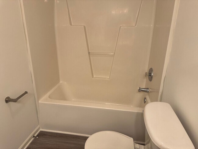 Building Photo - Three Bedroom Townhouse in Sherrills Ford with Bonus Room