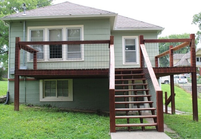 Building Photo - 1229 Spruce St