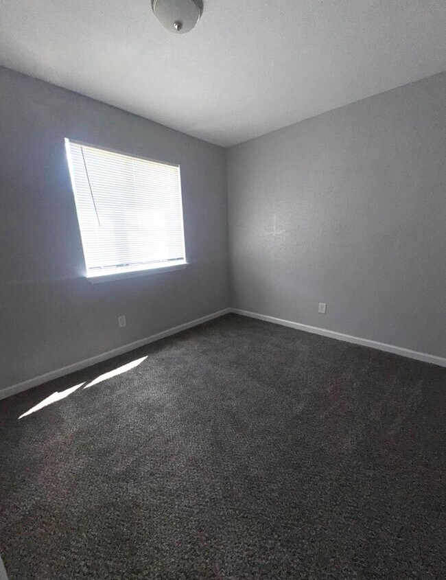 Building Photo - 11217 Pender Ln