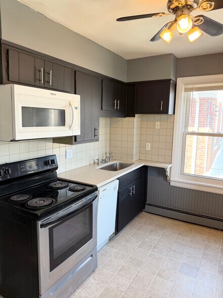 Building Photo - 1212 E Philadelphia Ave