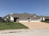 Building Photo - 3BR / 2BA Duplex in Hewitt, Texas | Midway ISD