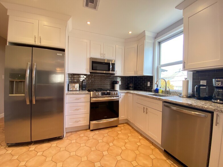 Primary Photo - 247 Montclair Ave