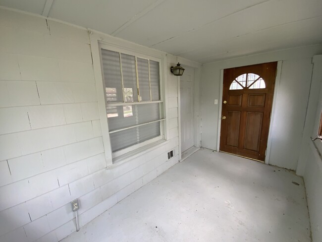 Building Photo - 305 N Bowman Ave
