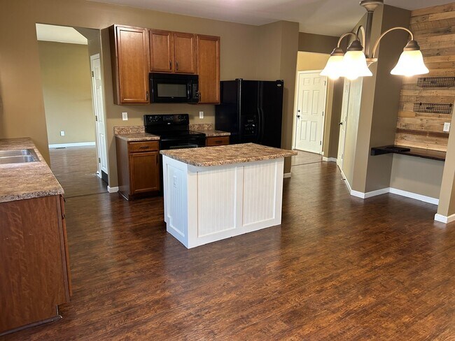 Building Photo - 538 Springhurst Pkwy