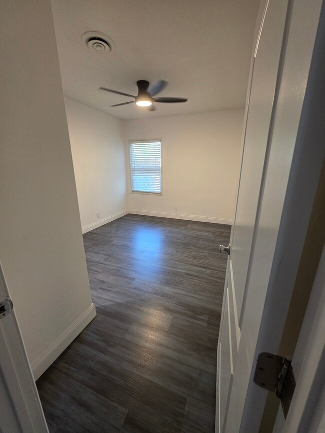 Building Photo - 6305 Almond Dr