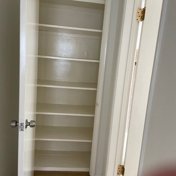 bath closet - 2122 Montana Ave