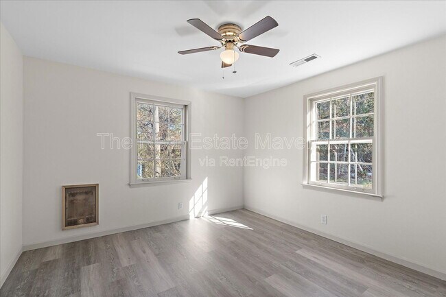 Building Photo - 1820 Tunnel Blvd