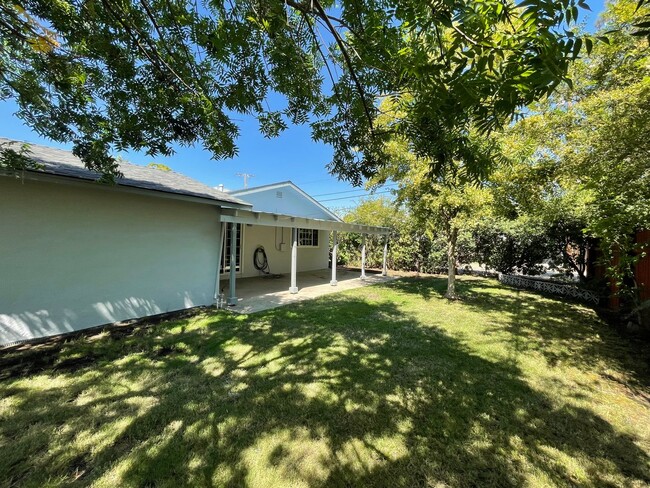 Building Photo - Charming 3-Bedroom Home in Prime Roseville...