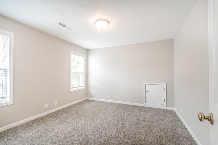 Building Photo - 2137 Aberdeen Cir